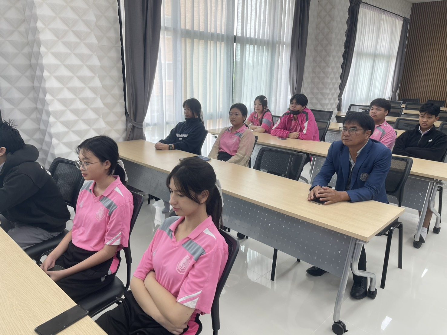 สาธิต มรภ.อุบลราชธานี ทดสอบระบบการเรียนออนไลน์