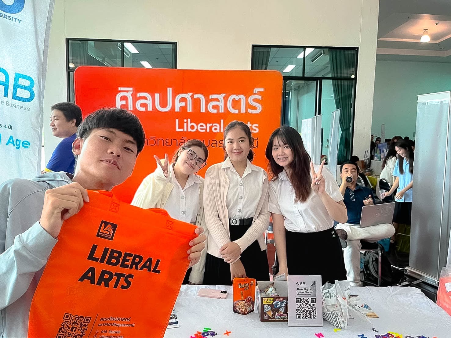 สาธิต มรภ.อุบลฯ นำนักเรียน ม.5 ร่วมเปิดบ้าน ม.อุบลฯ