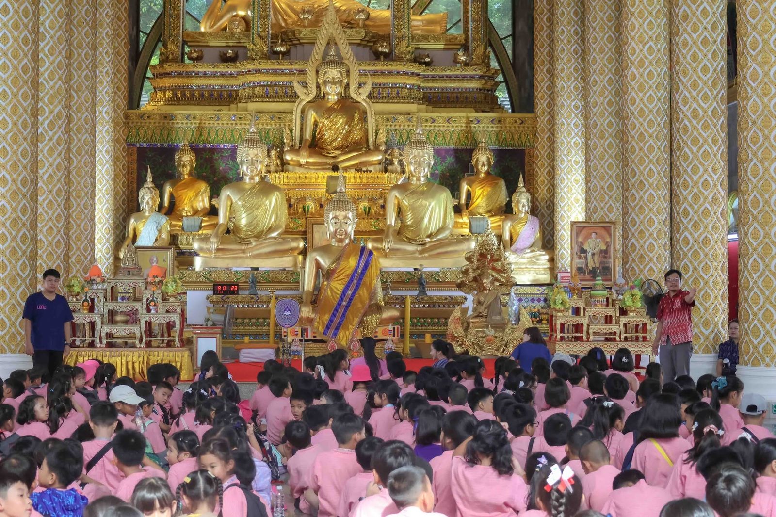 สาธิตใฝ่ธรรม น้อมนำเทียนพรรษา