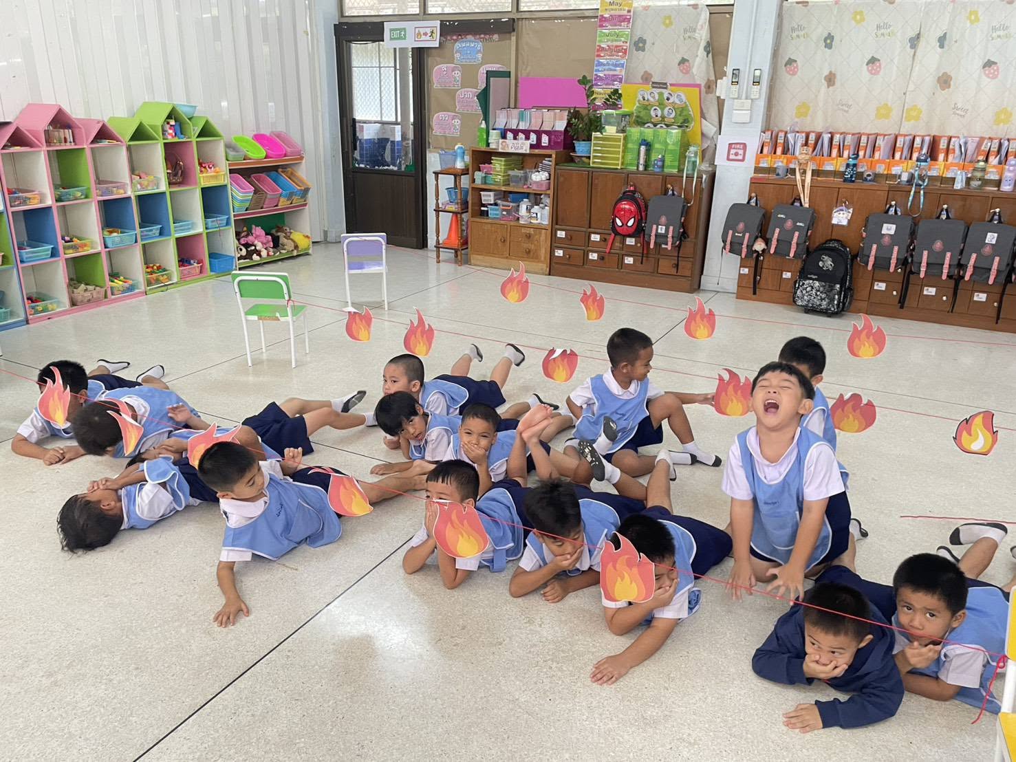 บรรยากาศการจัดการเรียนการสอน หน่วยการเรียนรู้ "อาชีพในฝัน" ระดับชั้นอนุบาล 2
