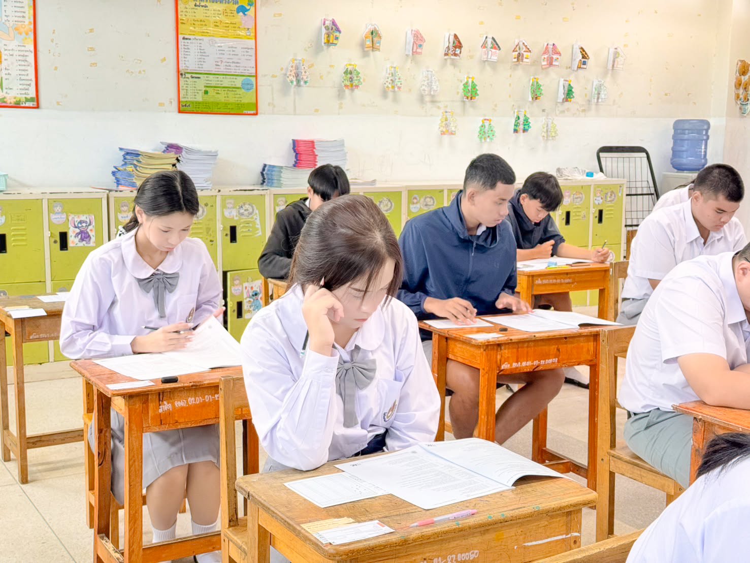 บรรยากาศสนามสอบ ณ โรงเรียนสาธิตมหาวิทยาลัยราชภัฏอุบลราชธานี